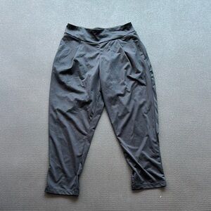 💜5 for $25 Uniqlo Black Cropped Pants